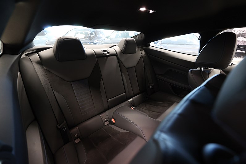 BMW 420i Coupé 184hk M Sport Alcantara B-kamera Rattvärme Carplay