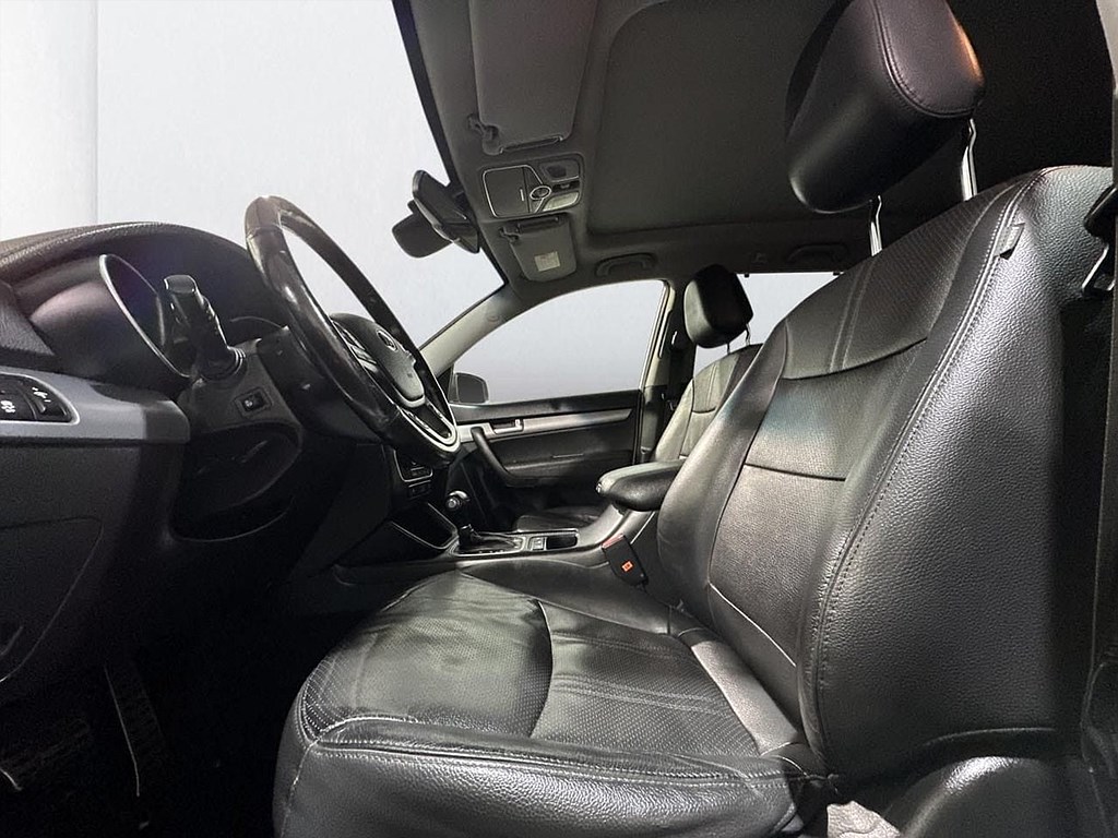 Kia Sorento 2.2 CRDi 4WD 7-sits Drag Panorama Skinn Navi 197hk – bild 12 av 26