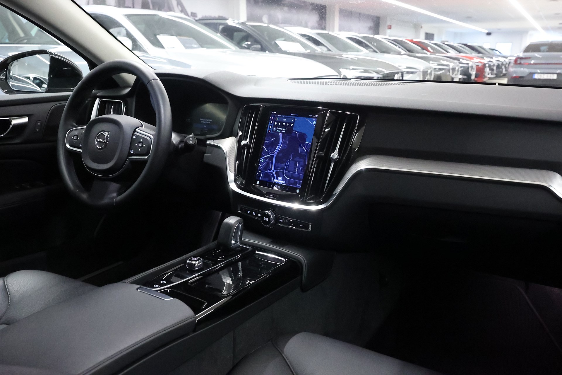 Volvo V60 Recharge T6 AWD 350hk Core H/K Läder Keyless Navi Drag