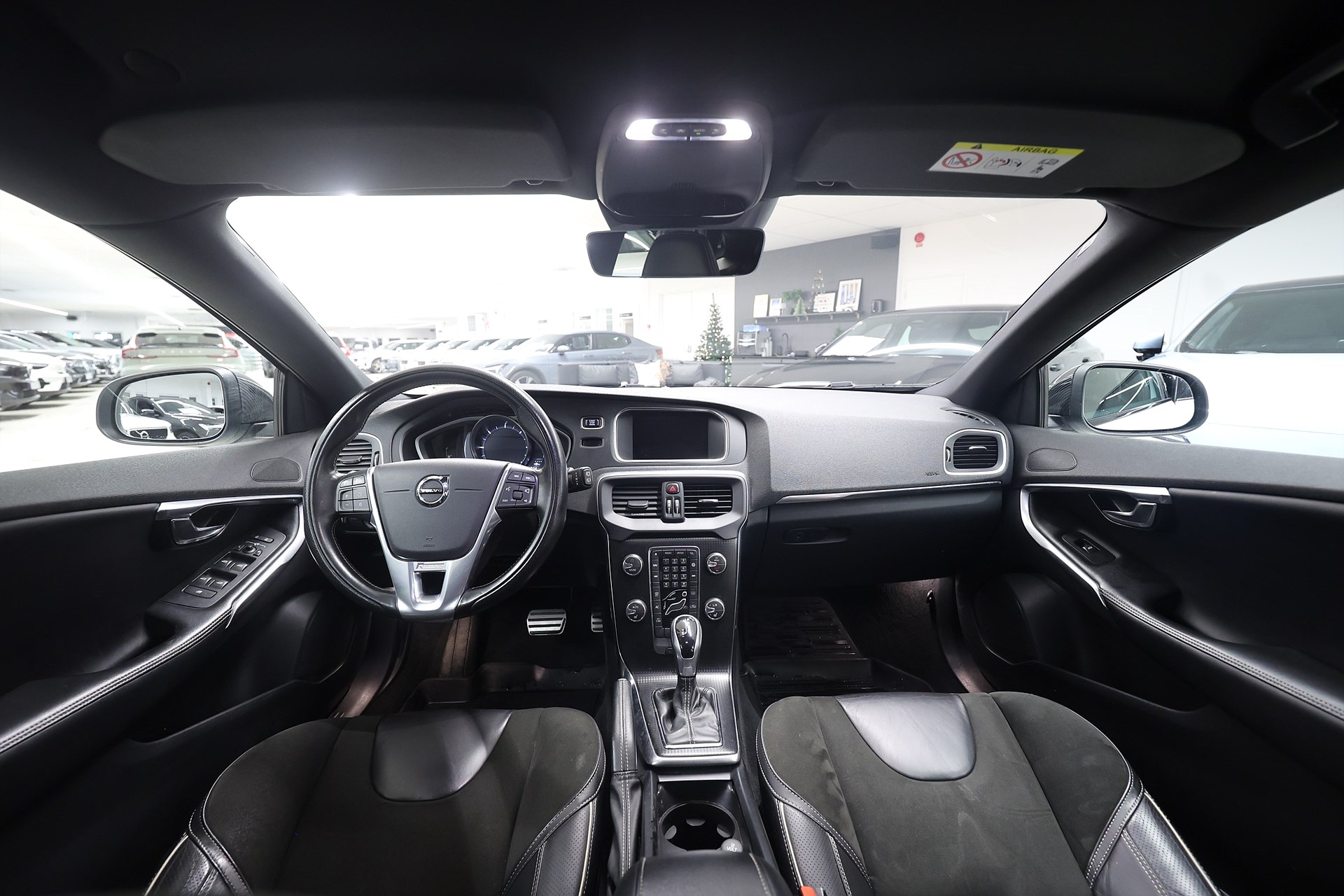 Volvo V40 D2 120hk R-Design PDC LED Farth Bluetooth