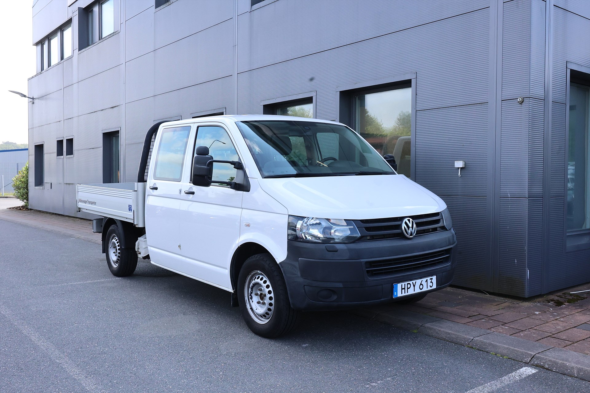 Volkswagen Transporter Dubbelhytt 2.0 TDI Flakbil Drag MOMS