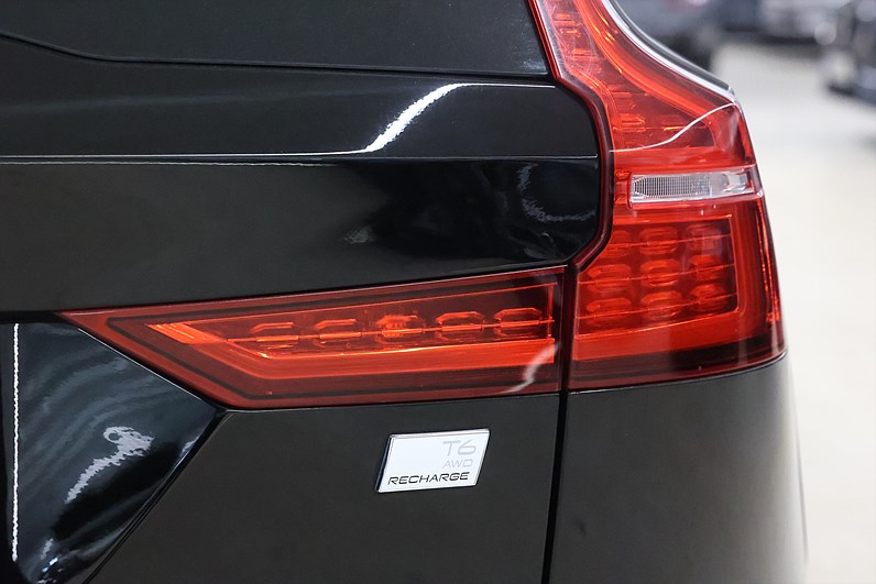 Volvo V60 Recharge T6 AWD 340hk Inscription Exp Läder Keyless Drag PDC