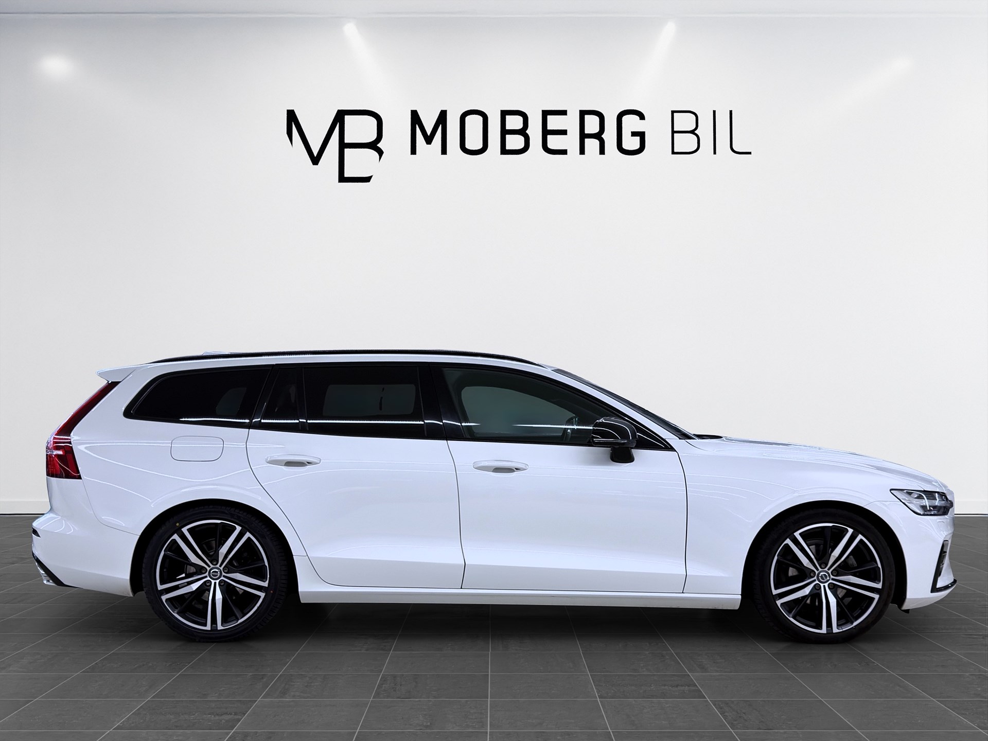Volvo V60 T4 190hk R-Design H/K HUD Drag 360 Pano Navi
