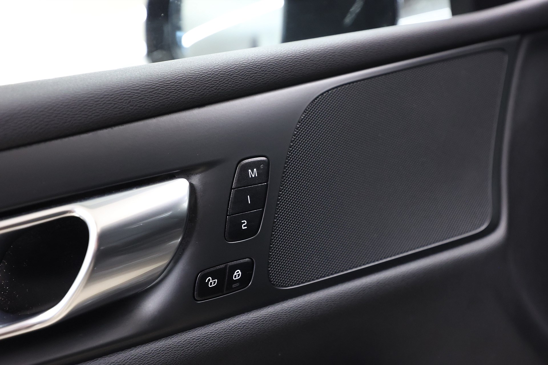 Volvo V60 Recharge T6 AWD 350hk Plus Dark Värmare B-kamera Navi