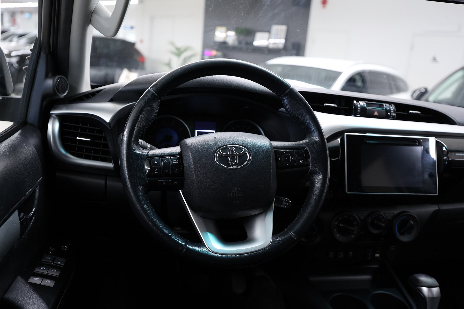 Toyota Hilux Dubbelhytt 2.4 AWD 150hk Invicible Drag Flaklock