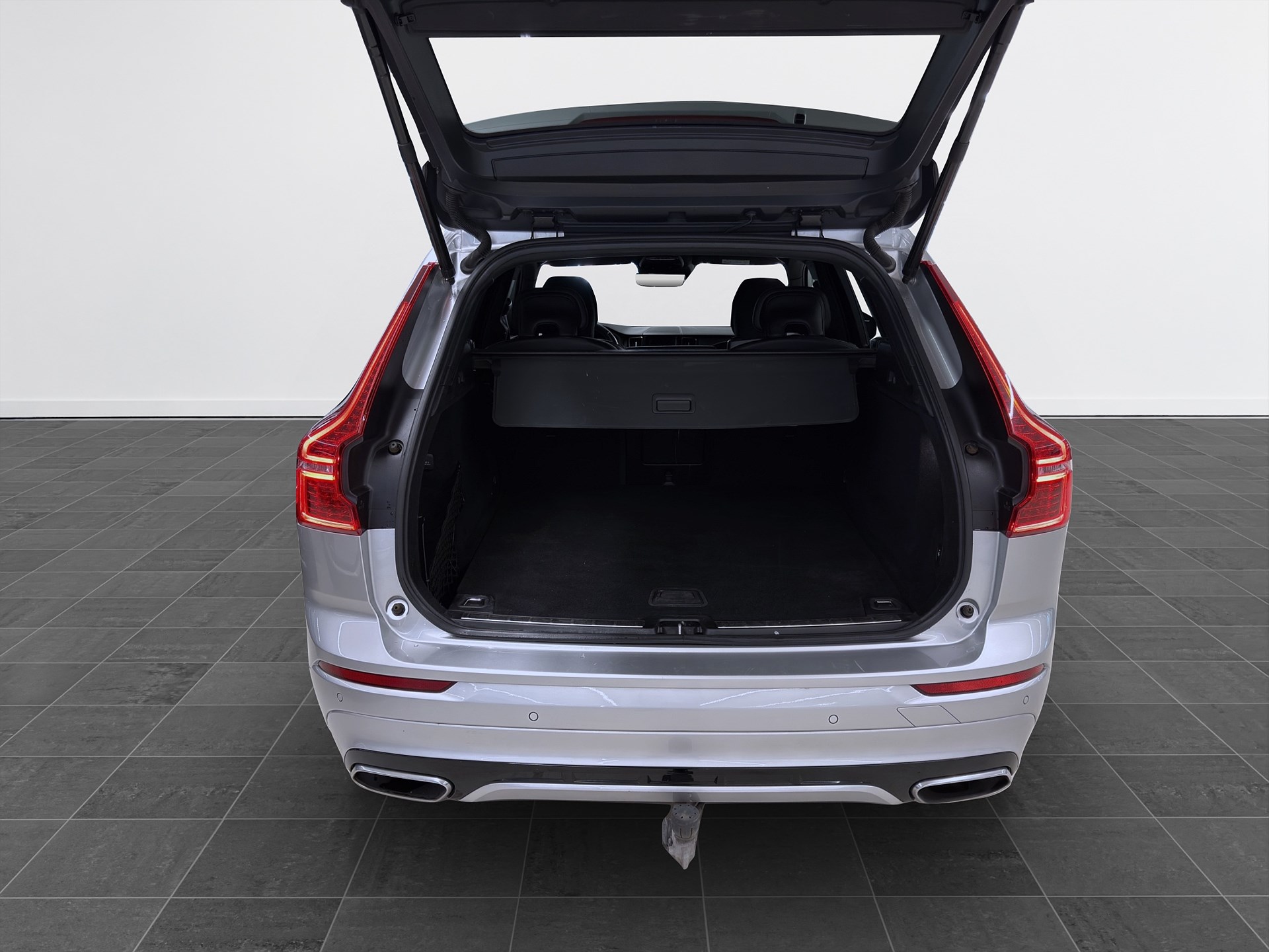 Volvo XC60 B4 AWD 197hk R-Design H/K Drag B-Kamera Läder