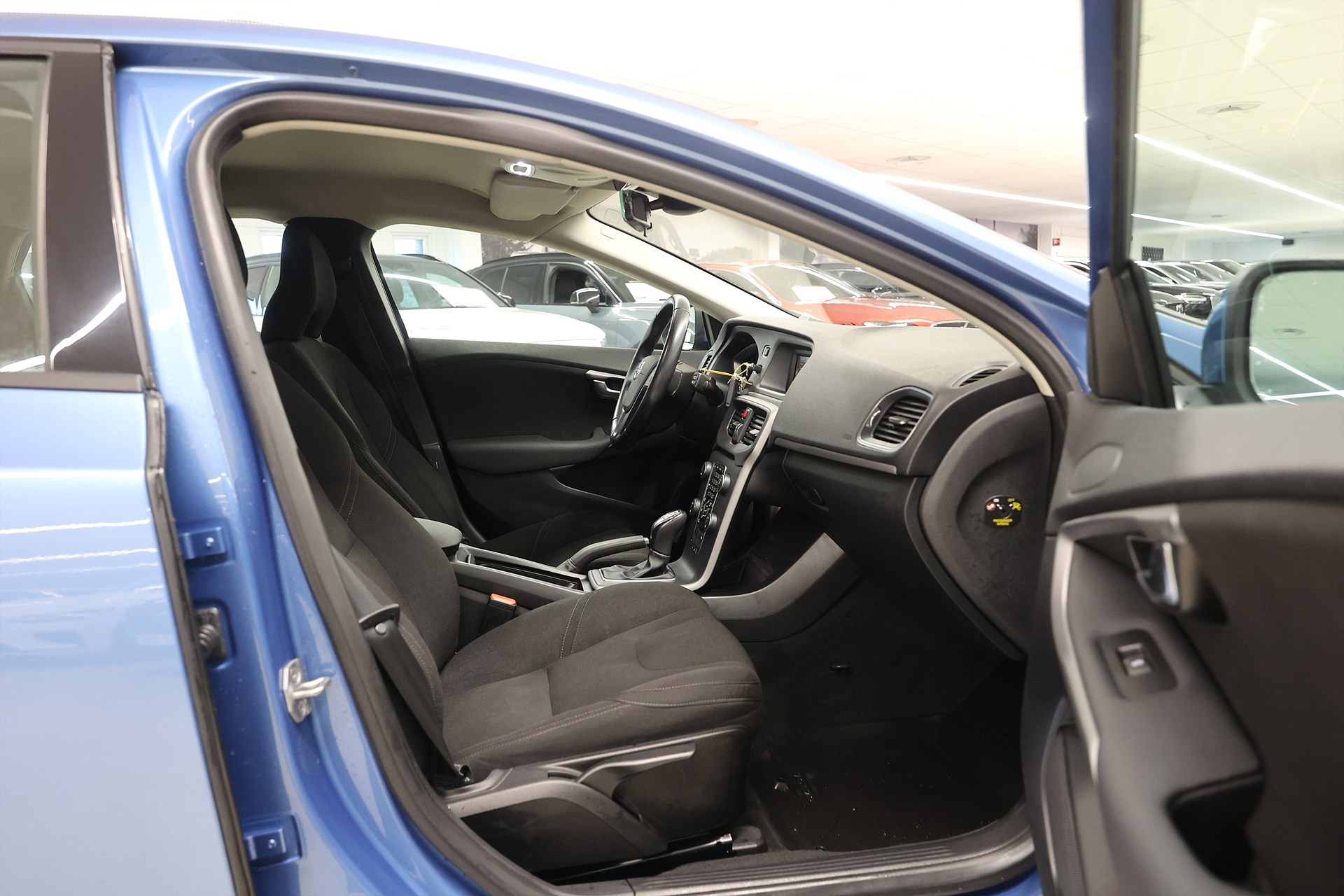 Volvo V40 D2 120hk *Hjulkampanj!* Kinetic Värmare PDC Farth