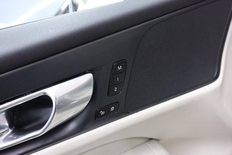 Volvo V60 Cross Country B4 197hk Plus Läder B-Kamera Navi Drag