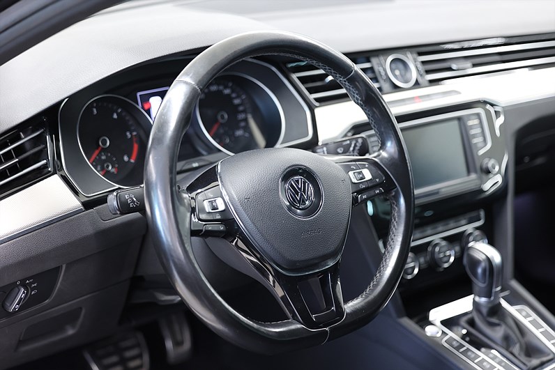 Volkswagen Passat Alltrack 2.0 TDI 4M B-kamera Värmare Carplay