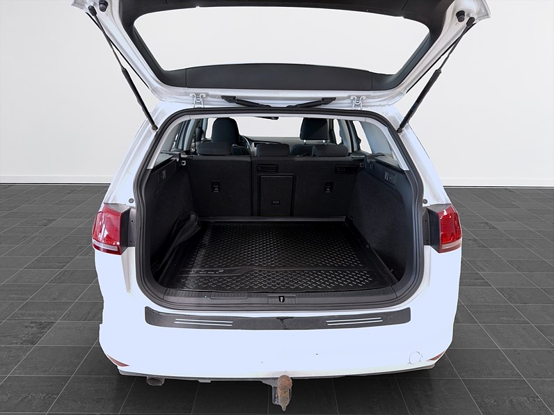 Volkswagen Golf 1.6 TDI 105hk Helg på Moberg!  Style M&K-Värm Drag