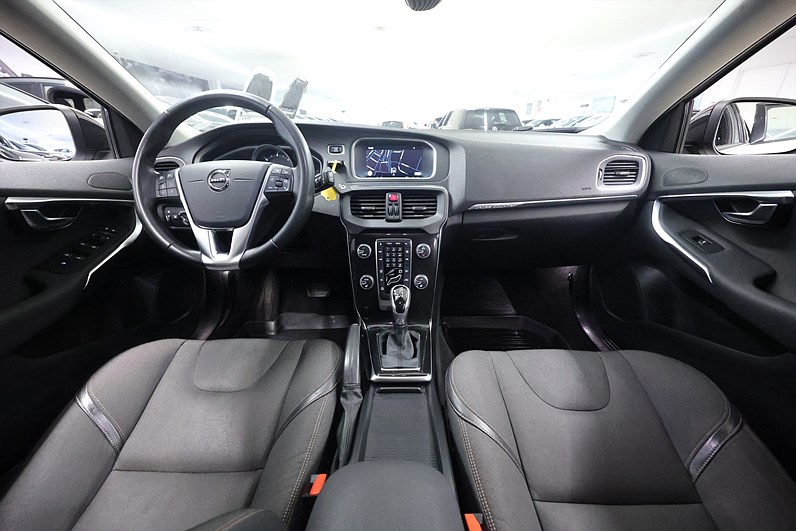 Volvo V40 Cross Country D2 120hk Momentum Navi Bluethooth PDC