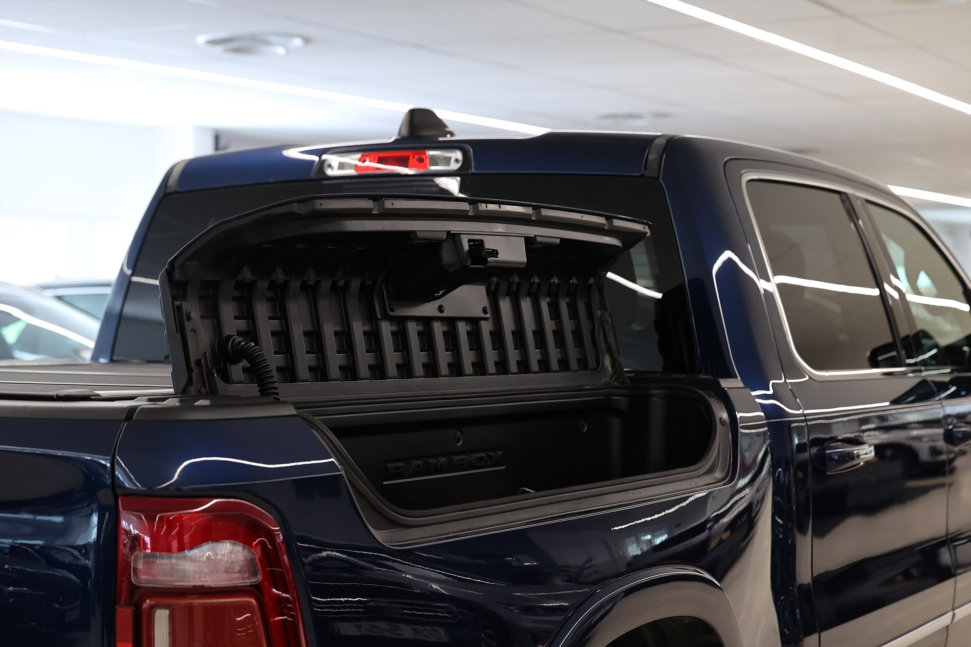 Dodge Ram 5.7 V8 Limited Webasto Rambox Bakflip MOMS