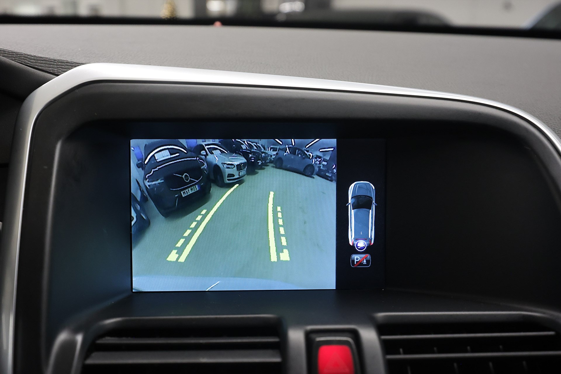 Volvo XC60 D4 AWD 181hk *Hjulkampanj!* Summum B-kamera Värmare