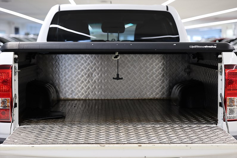 Toyota Hilux Dubbelhytt 2.4 AWD 150hk Invicible Drag Flaklock