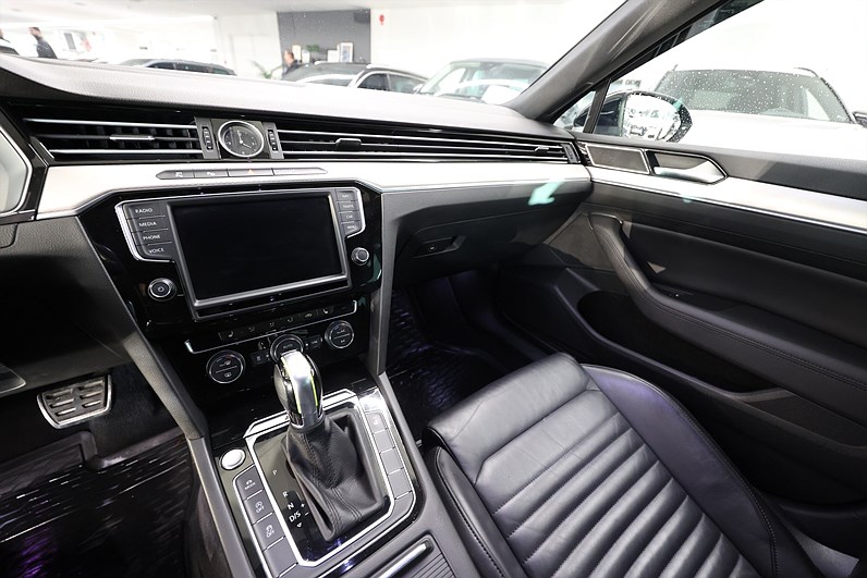 Volkswagen Passat Alltrack 2.0 TDI 4M Executive 360-kam Drag Värmare