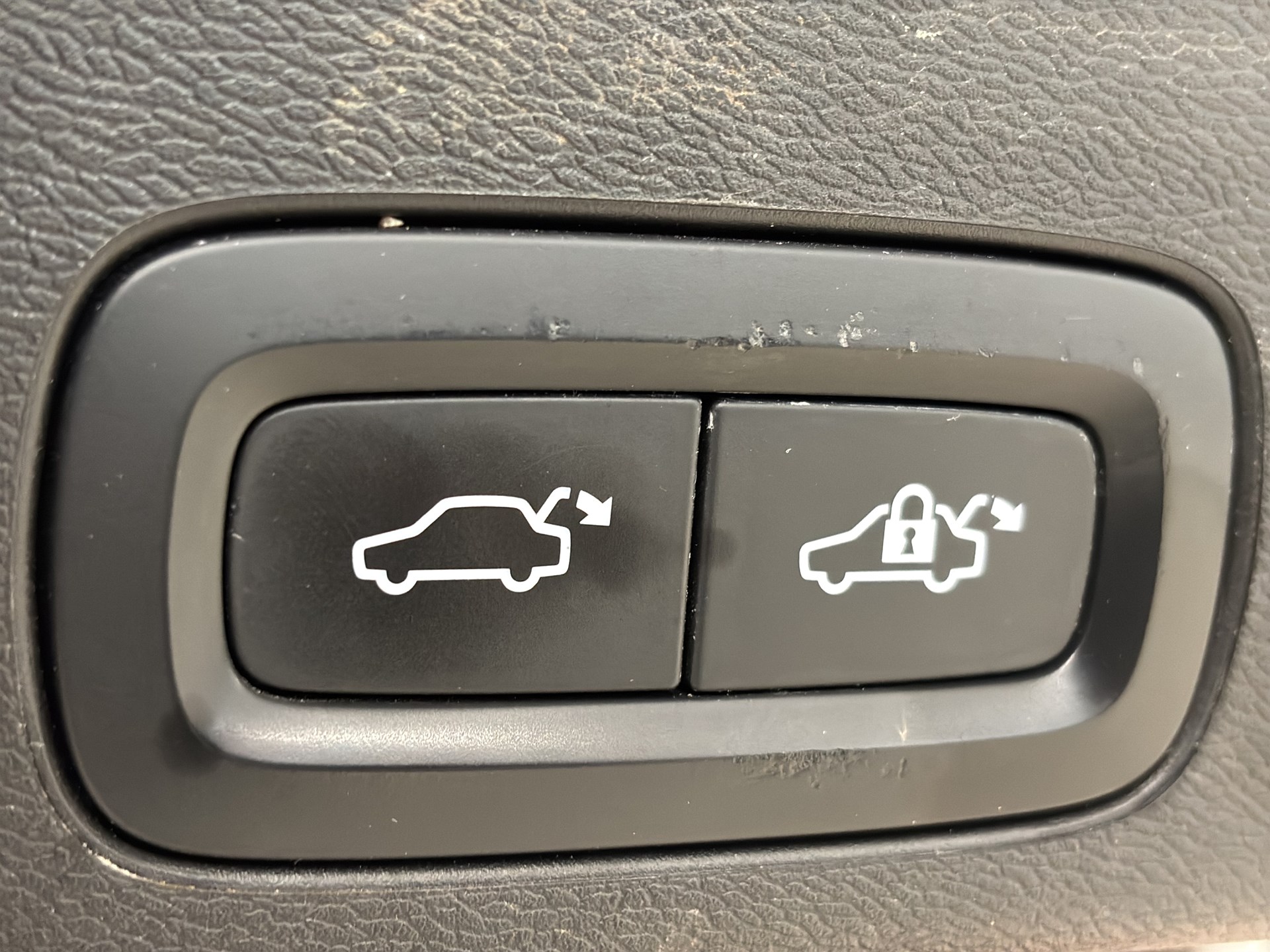 Volvo XC60 Recharge T6 350hk AWD Plus Dark Edt Pano 360 Drag Navi