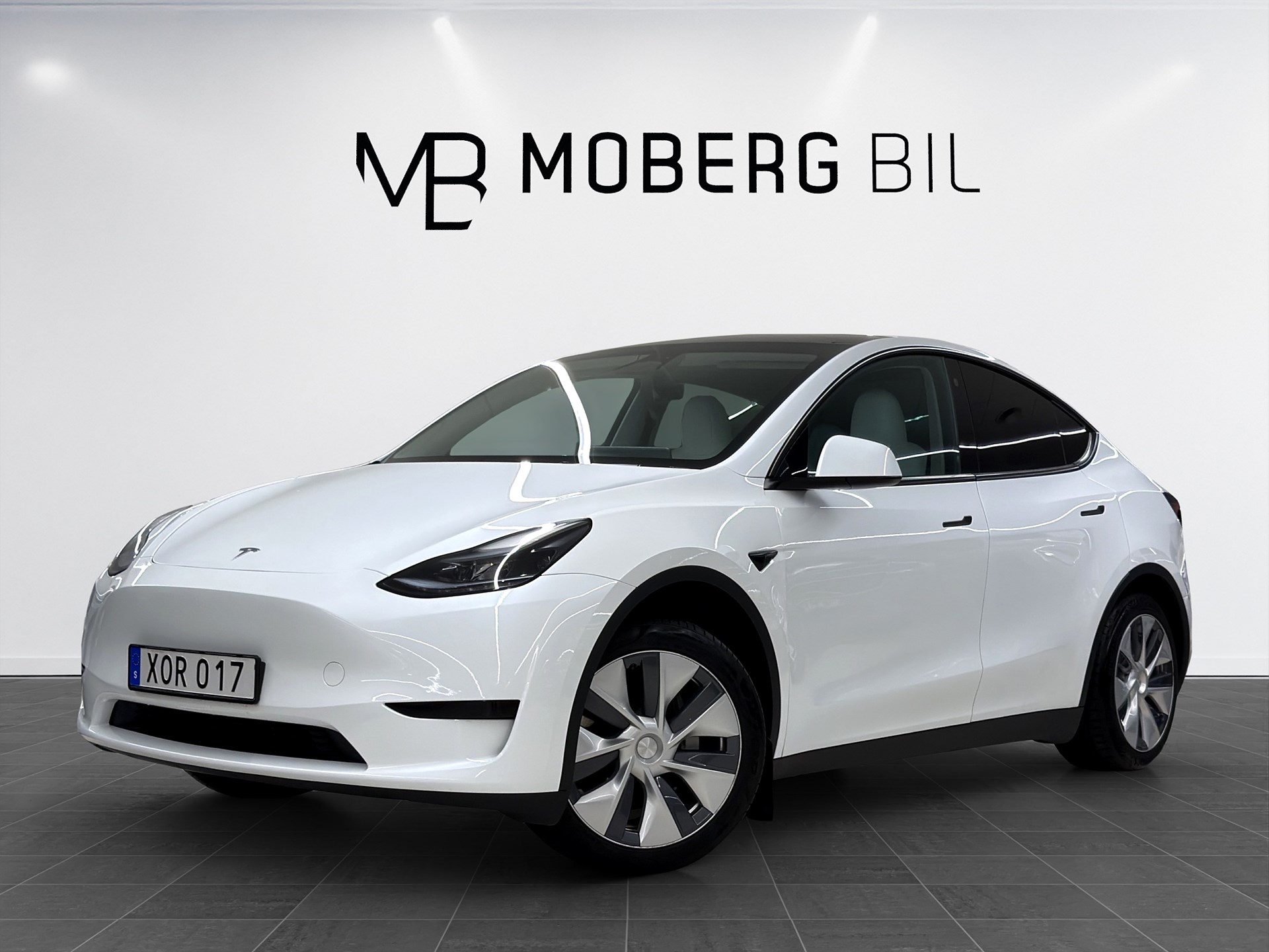 Tesla Model Y Standard Range 299hk Drag Pano Premium B-Kamera