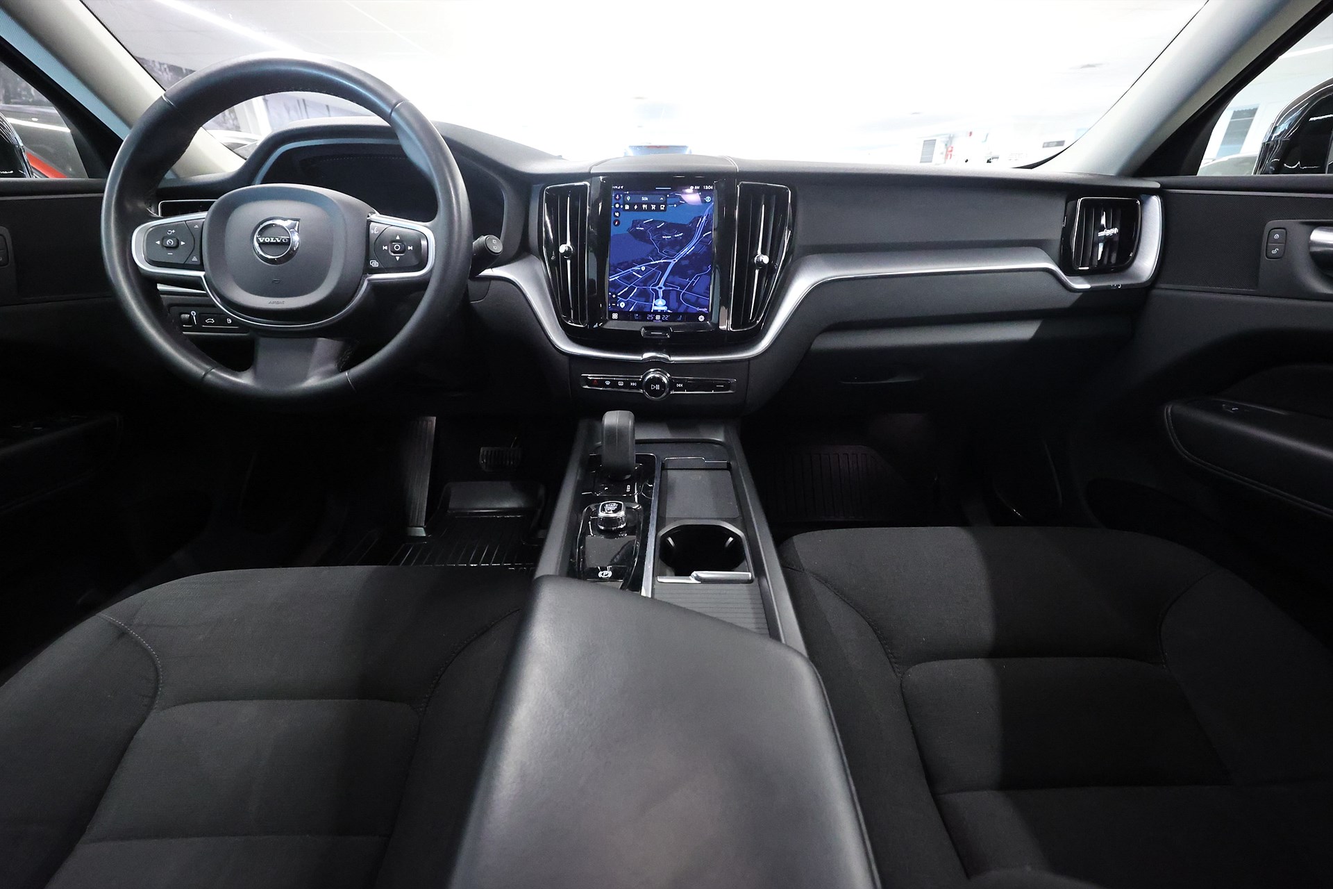 Volvo XC60 Recharge T6 AWD 340hk Momentum Pano Navi Drag