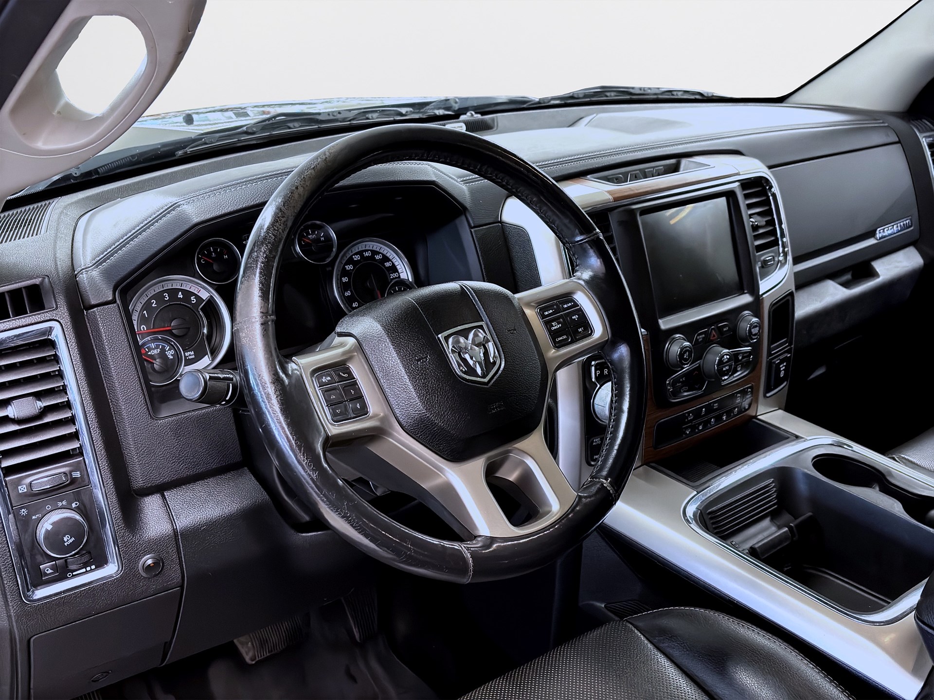 3.0 V6 EcoDiesel 4x4 Laramie Flaklock Drag Luftfjädring