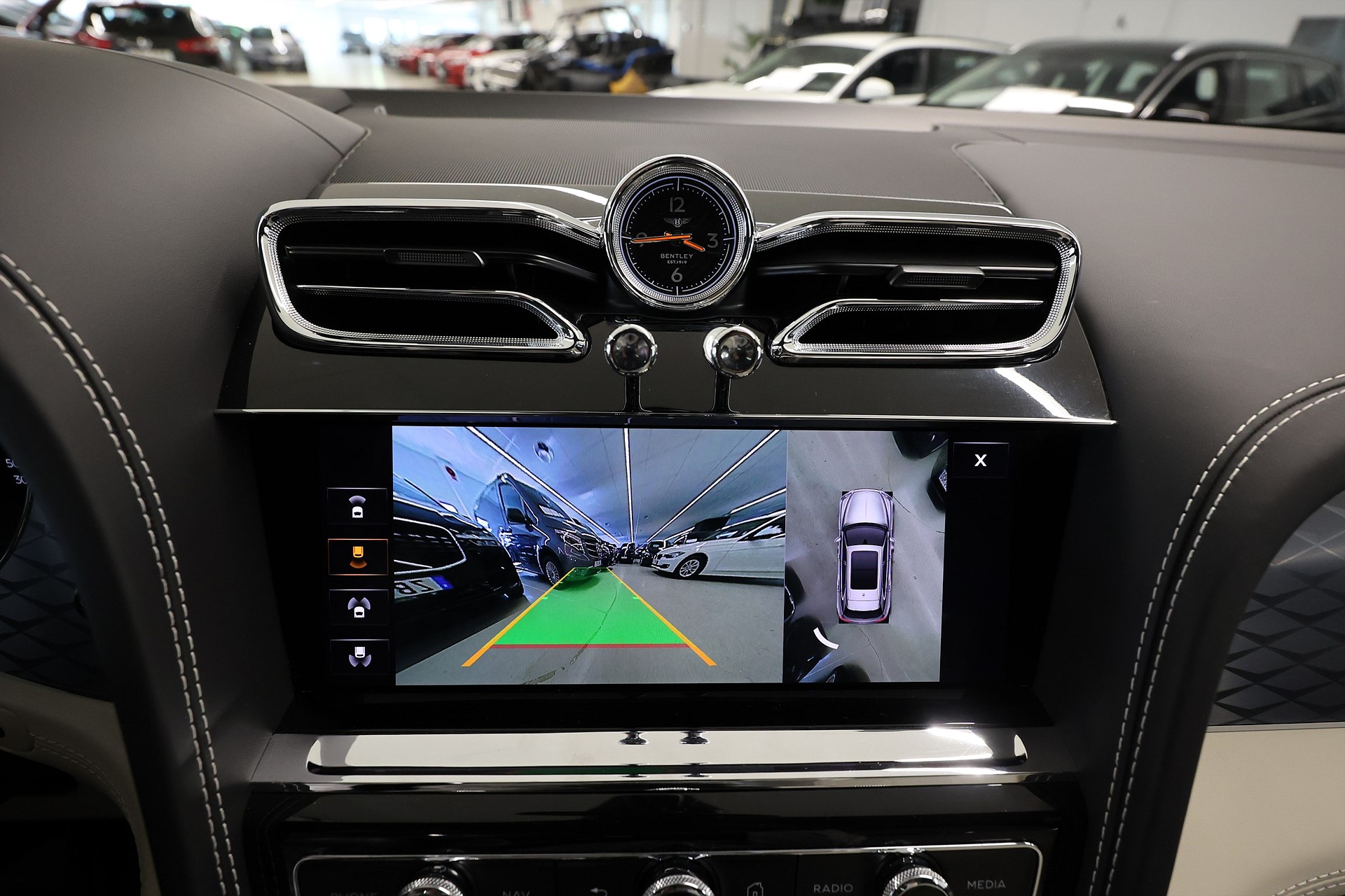 Bentley Bentayga Hybrid Blackline Naim Mulliner Pano