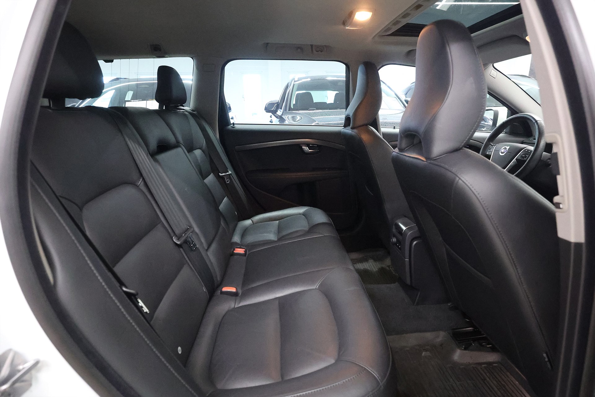 Volvo V70 D4 181hk Summum Lucka Läder Navi Drag PDC