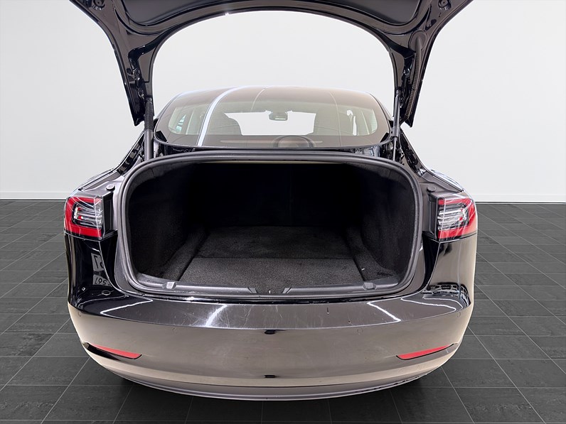 Tesla Model 3 Long Range 498hk AWD Pano Läder Navi B-Kamera