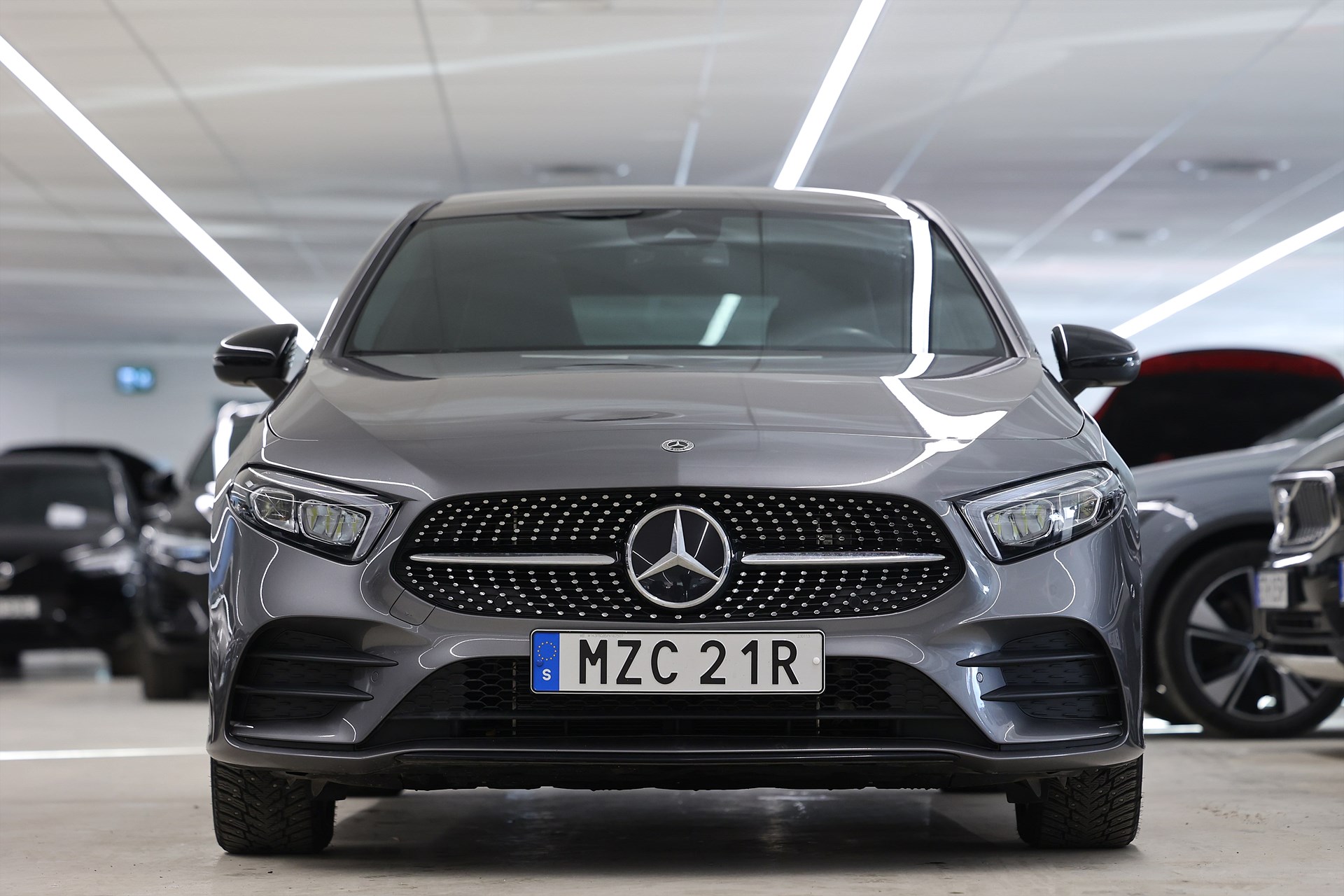 Mercedes-Benz A 250 e 218hk AMG Line Pano Värmare Keyless