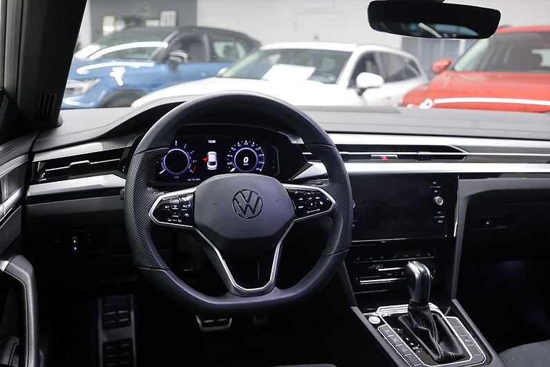 Volkswagen Arteon eHybrid 218hk R-Line Drag