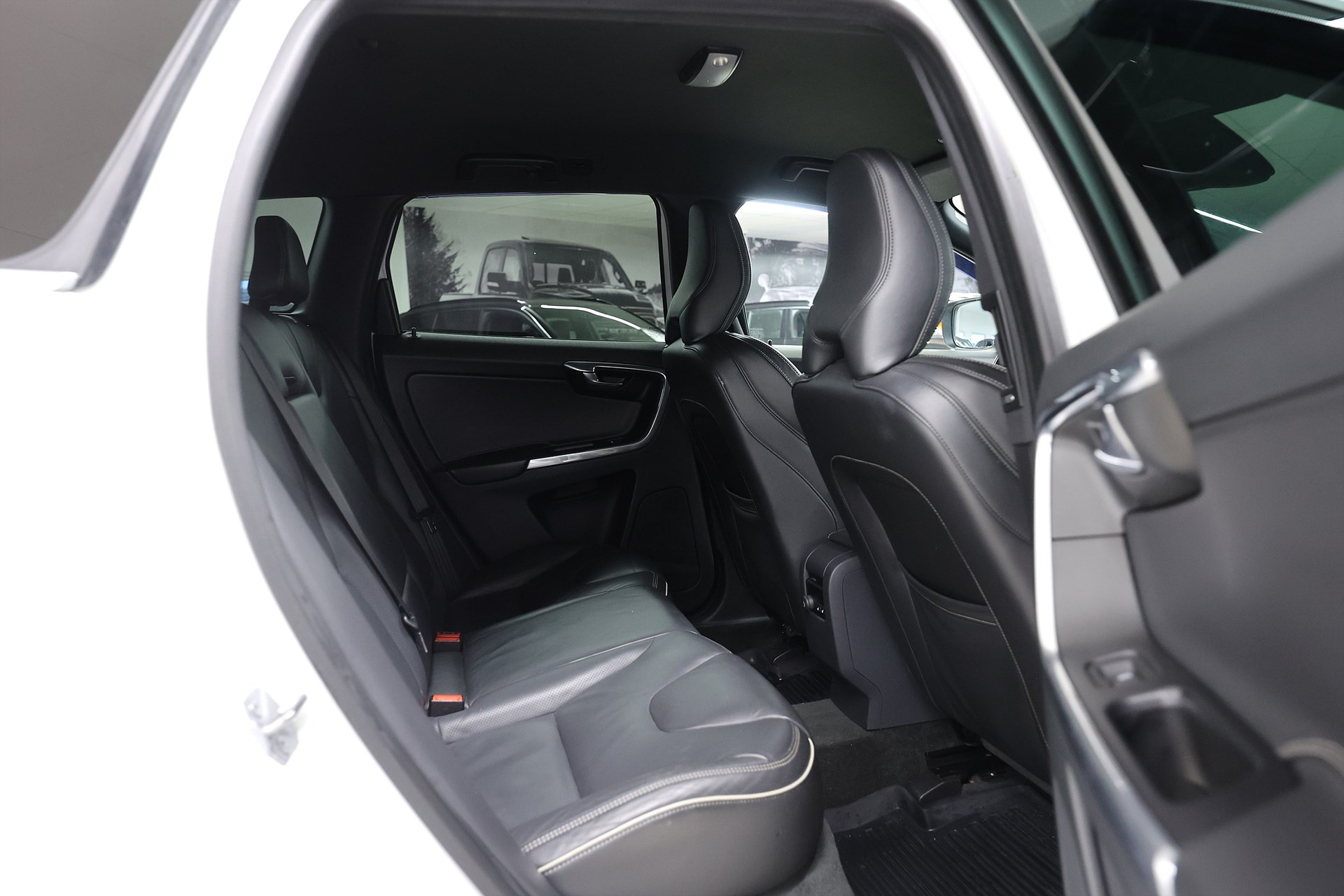 Volvo XC60 D4 190hk *Hjulkampanj!* R-Design Navi PDC Drag Värmare Drag