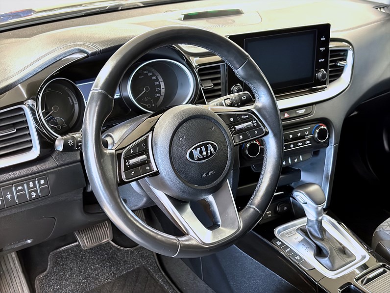 Kia Ceed SW Plug-in Hybrid 141hk Helg på Moberg! B-Kamera Keyless PDC