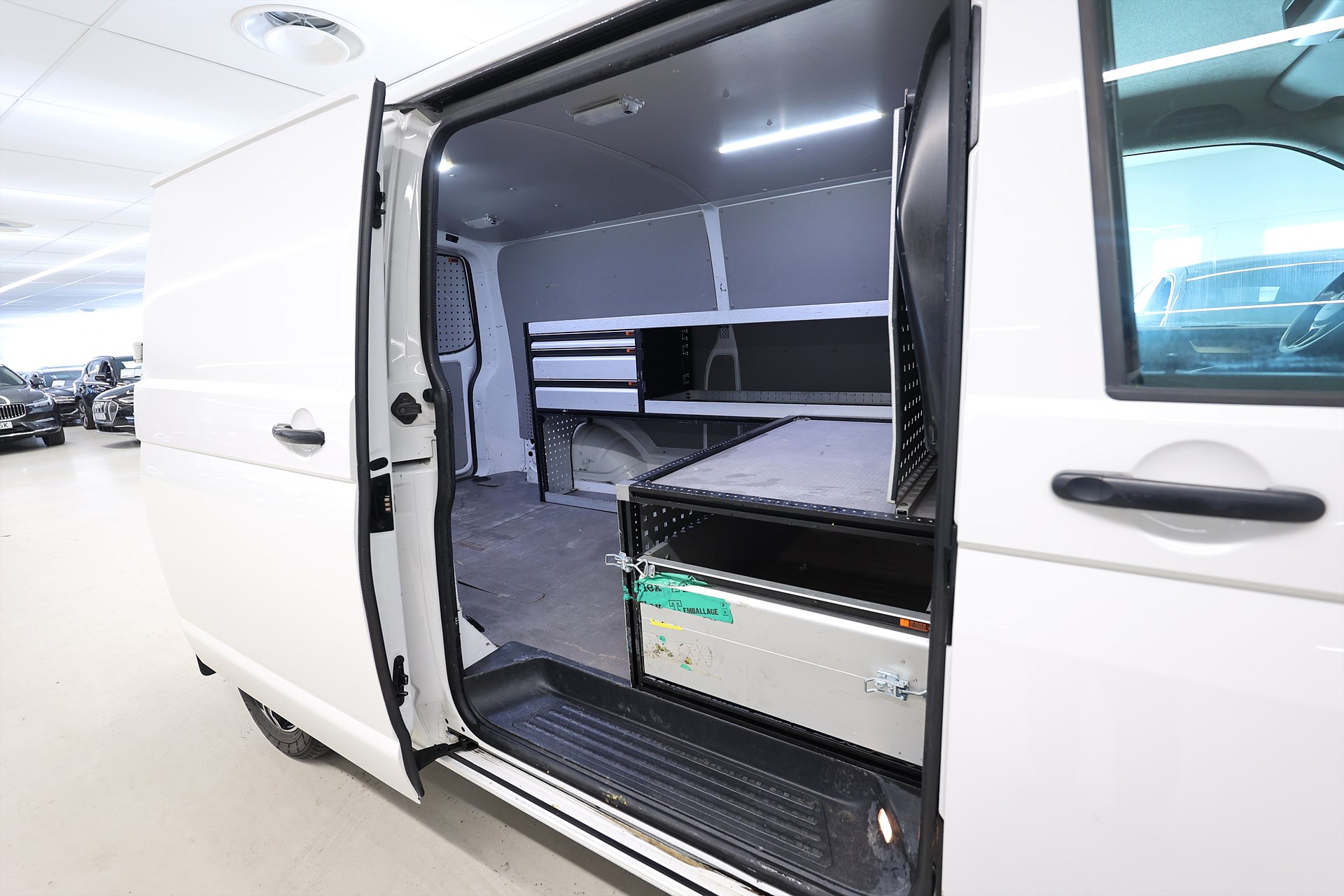 Volkswagen Transporter T28 2.0 TDI 150hk V-Inrett 3-Sits Drag MOMS