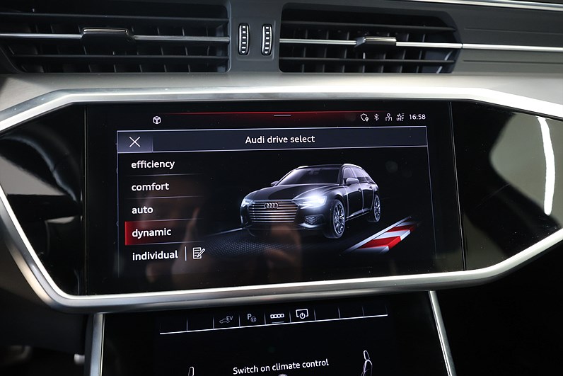 Audi A6 Avant 55 TFSI e Q S Line Svart Optik Drag Cockpit MOMS