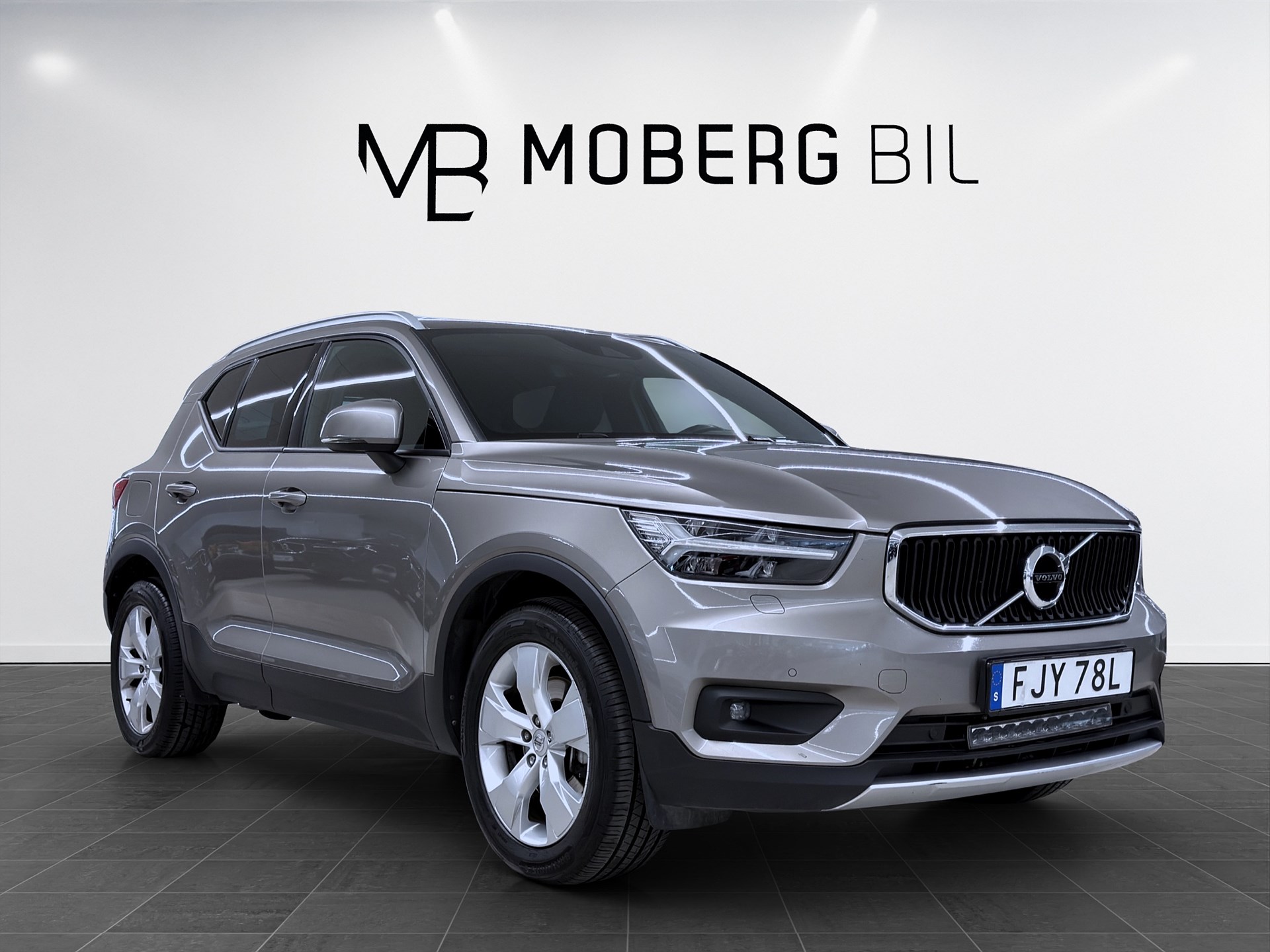 Volvo XC40 B4 AWD 197hk Momentum Navi CarPlay Drag B-Kamera