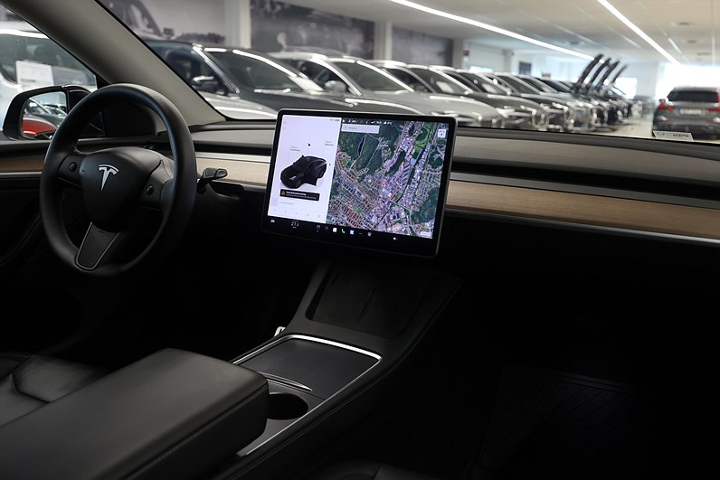 Tesla Model Y Performance 534hk Pano Navi Läder