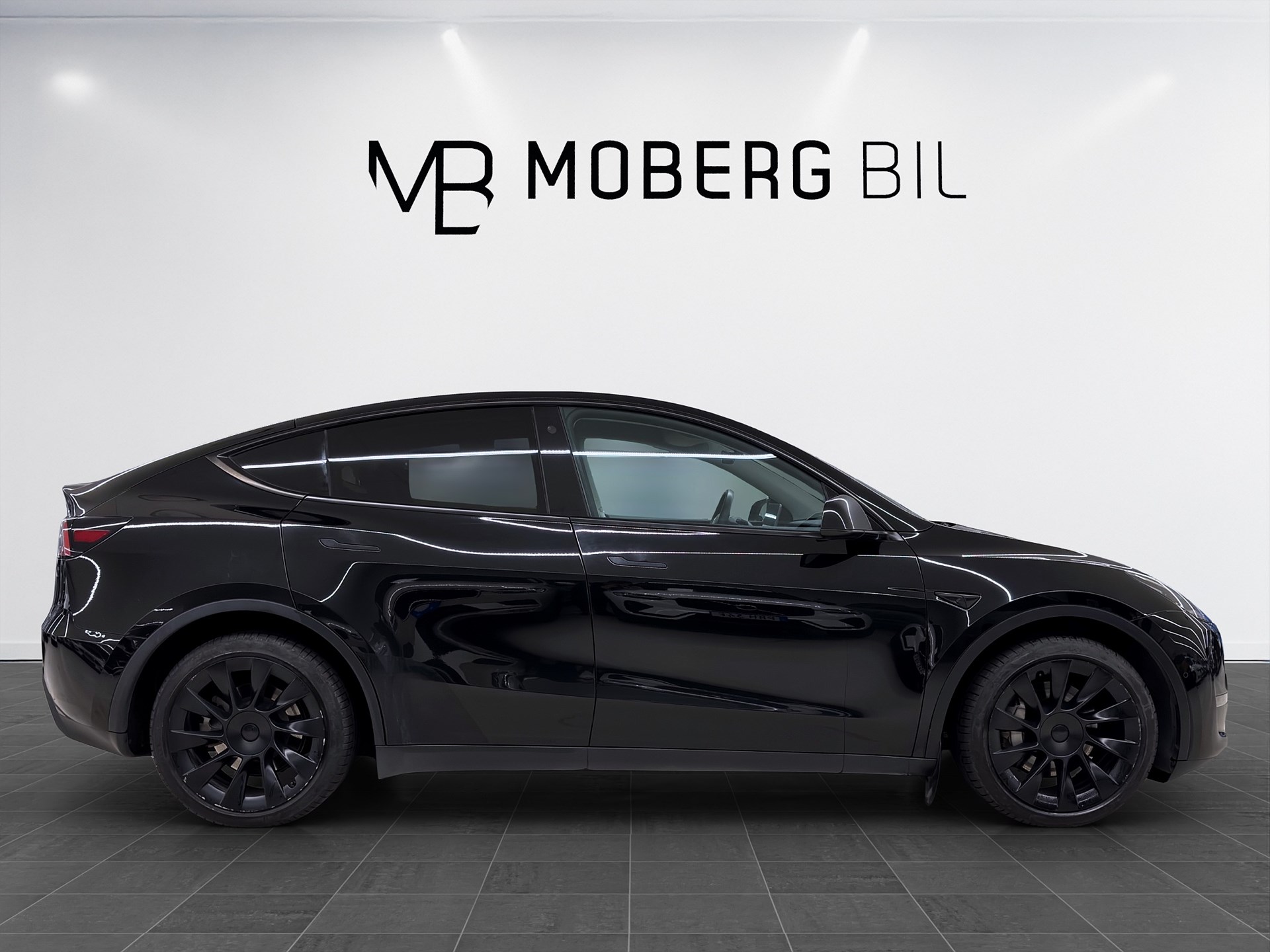 Tesla Model Y Long Range AWD 514hk Pano Läder Drag Navi