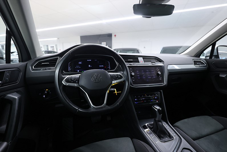 Volkswagen Tiguan 1.5 TSI 150hk *Hjulkampanj!* B-kamera Drag PDC