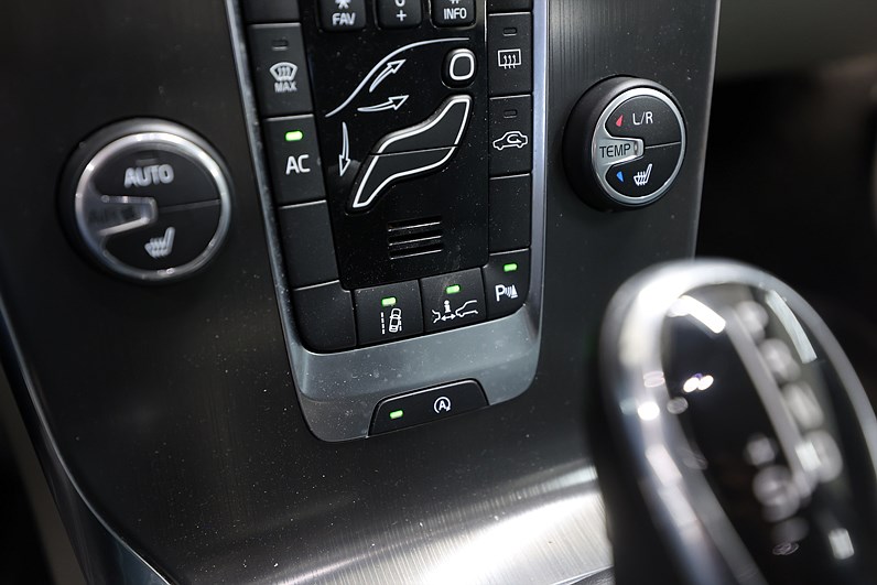 Volvo V40 D3 150hk Aut Summum Teknik Pkt Skinn Värmare