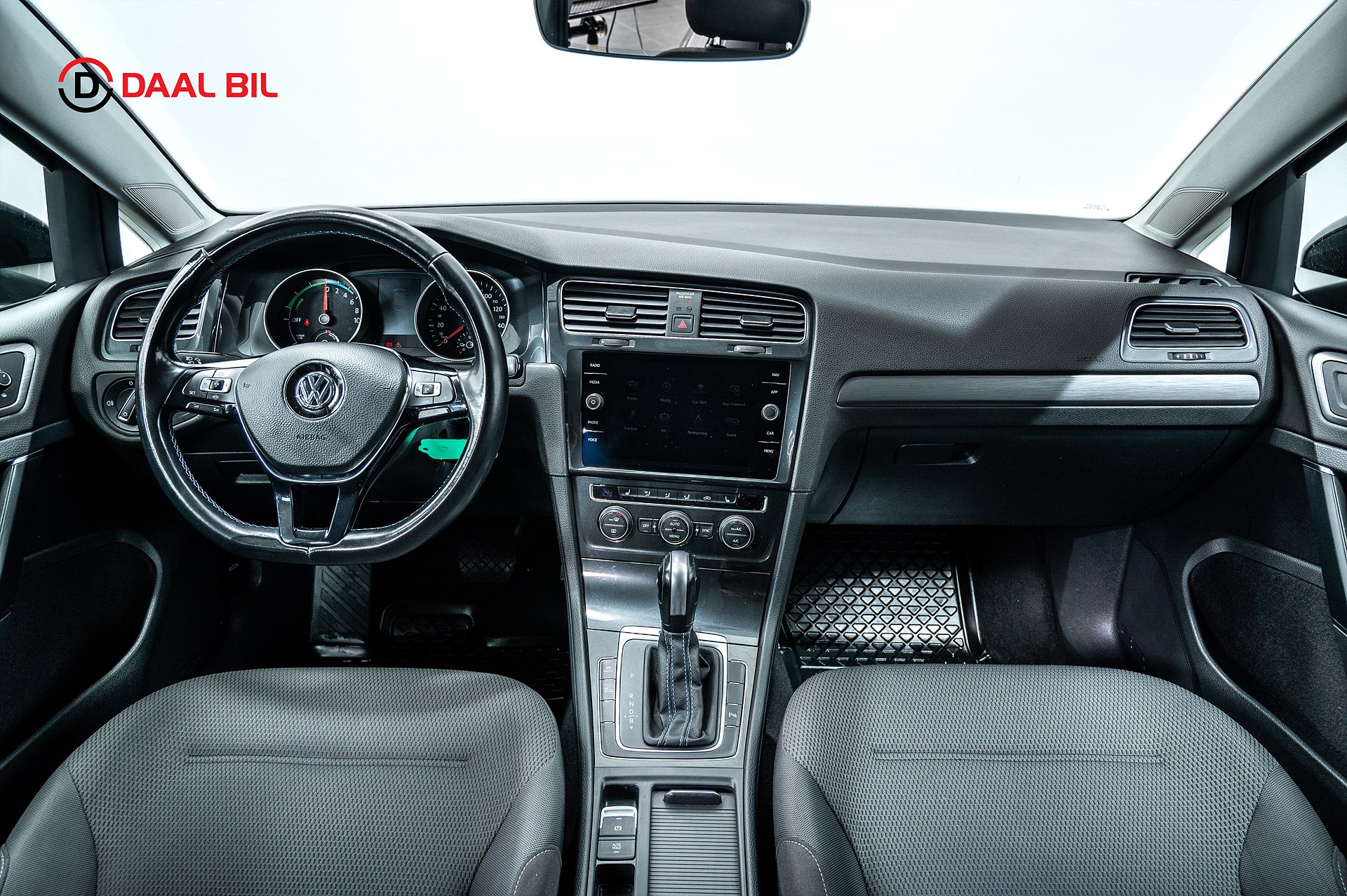 Volkswagen e-Golf, 136hp, 2020