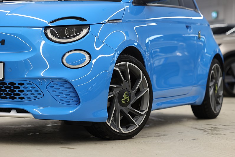 Abarth 500e 155hk *Kampanj!* Scorpionissma Alcantara JBL Pano
