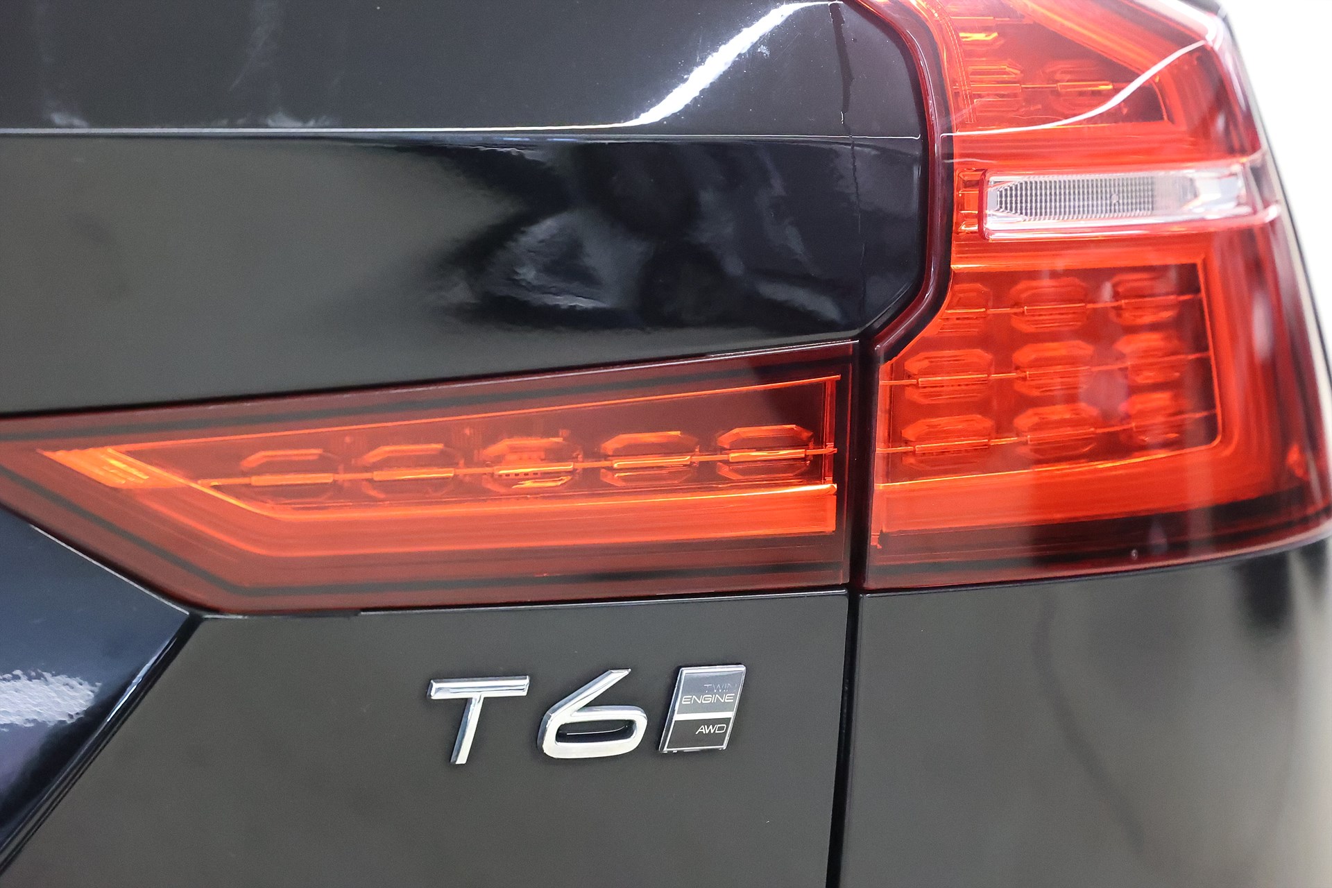 Volvo V60 Recharge T6 AWD 340hk Momentum Keyless CarPlay PDC