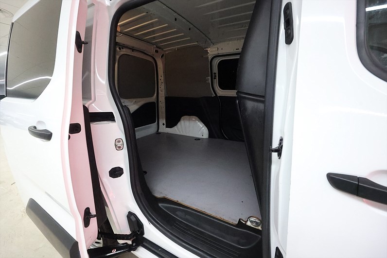 Peugeot Partner L1 1.5 4x4 130hk Värmare Drag PDC MOMS