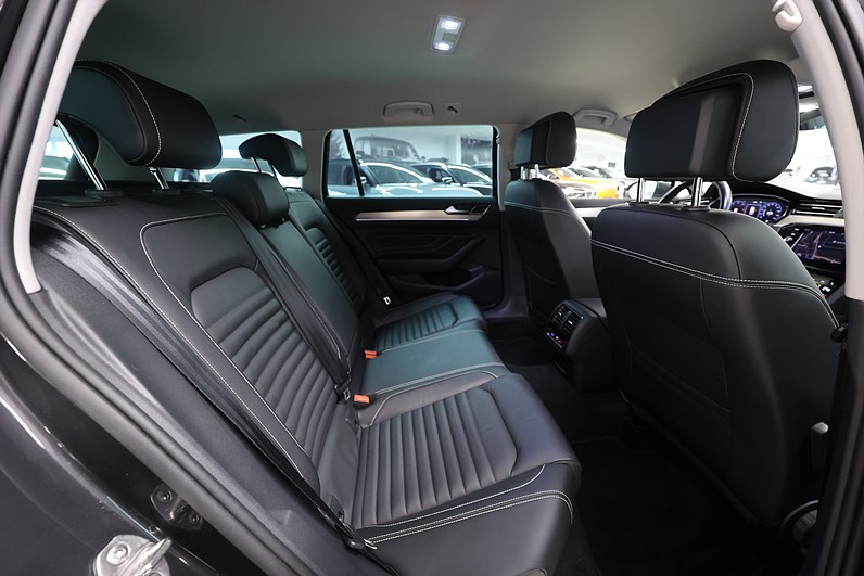 Volkswagen Passat 2.0 TDI SC 4M 200hk *Hjulkampanj!* R-Line