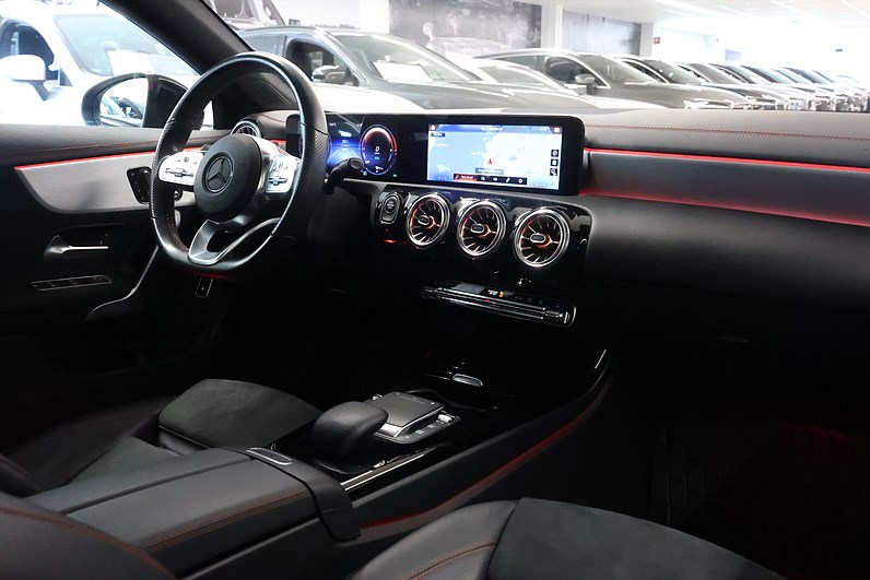 Mercedes-Benz CLA 250 e 218hk AMG Pano Värmare Widescreen