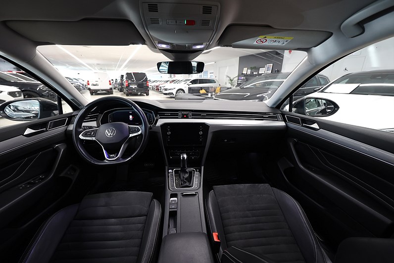 Volkswagen Passat GTE IQ Cockpit B-kamera Drag Värmare MOMS