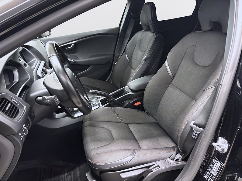 Volvo V40 Cross Country D4 190hk Business Adv Värmare PDC