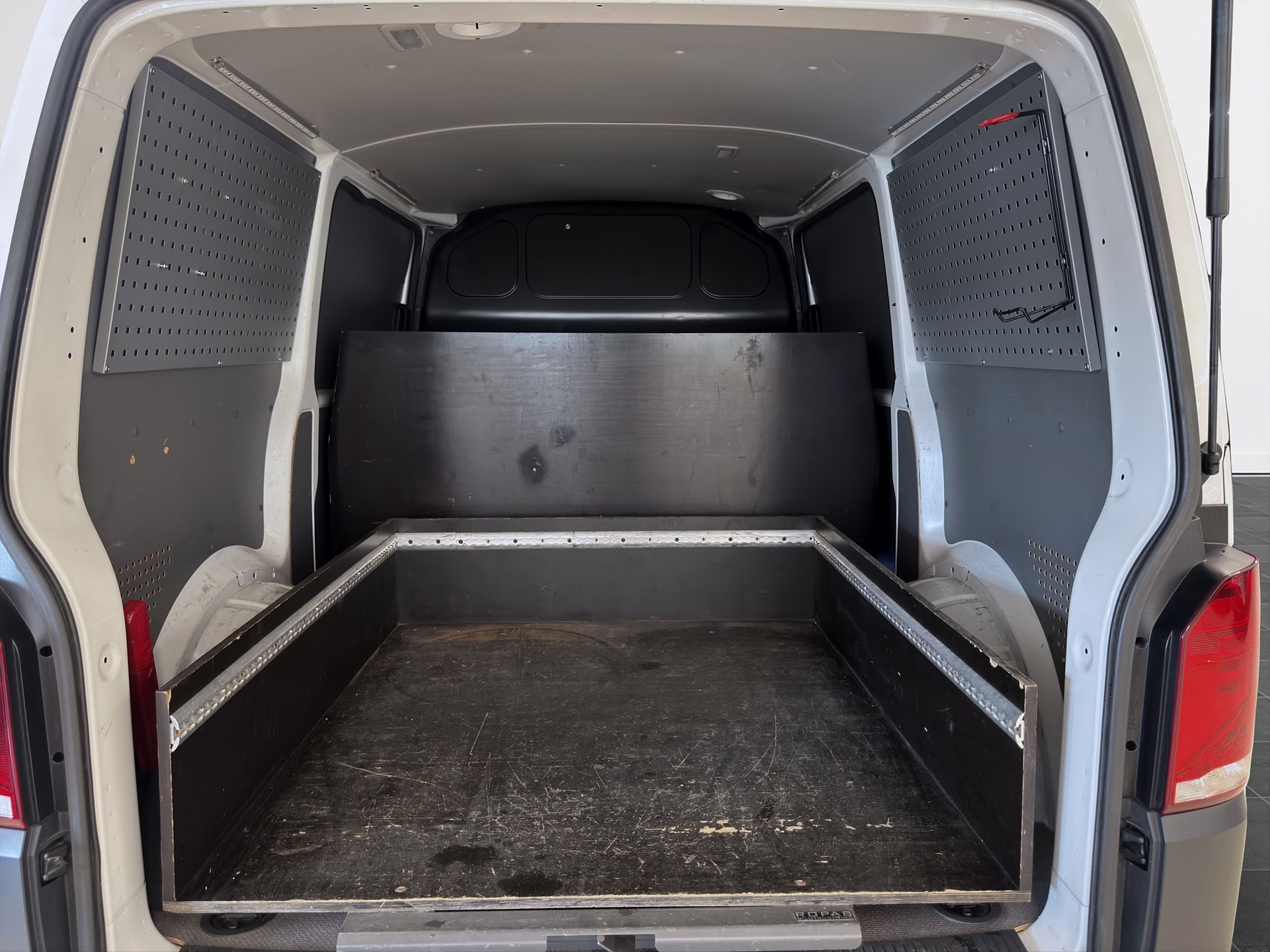 Volkswagen Transporter T30 2.0 TDI 110hk V-inredning Drag Värmare