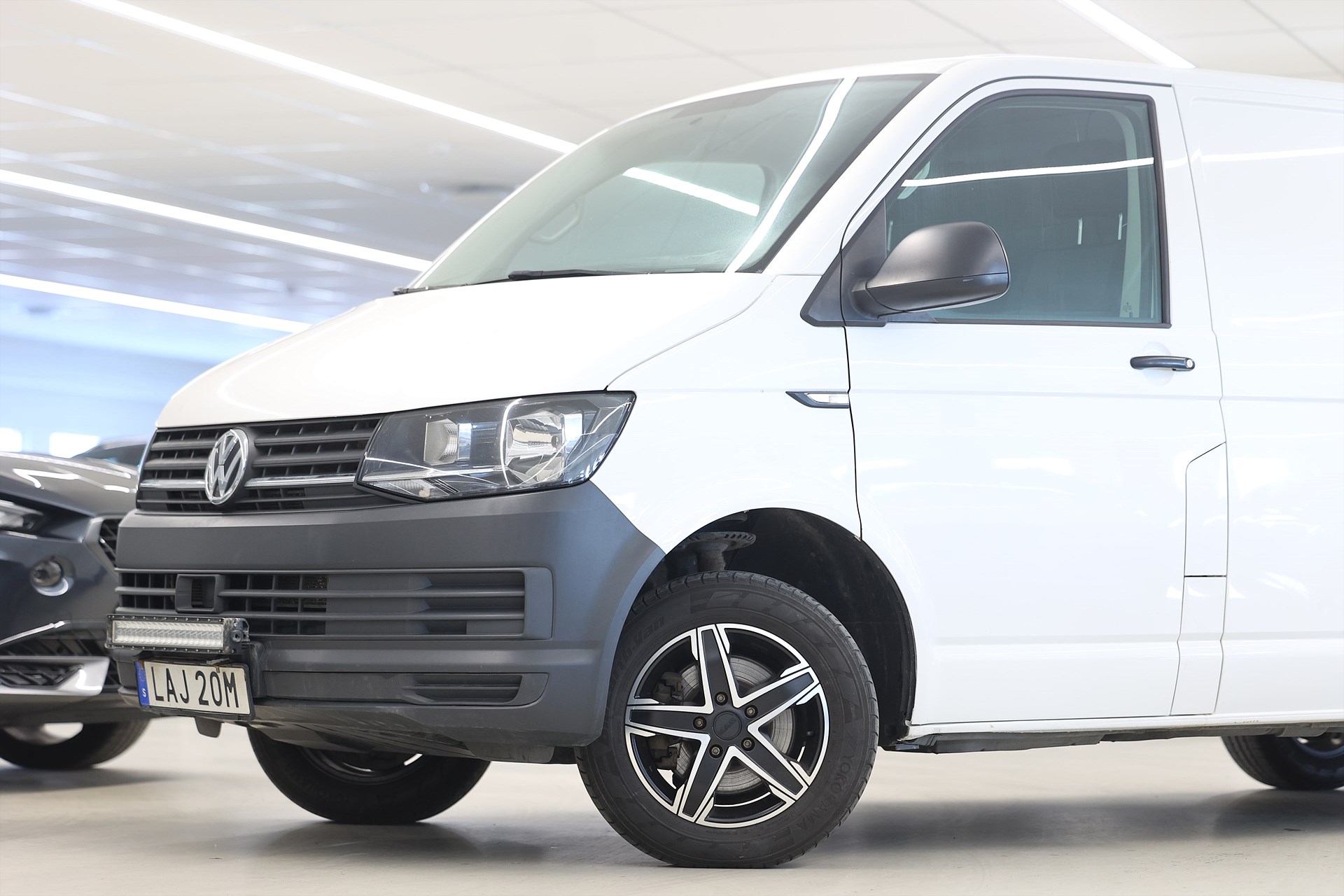 Volkswagen Transporter T28 2.0 TDI 150hk V-Inrett 3-Sits Drag MOMS