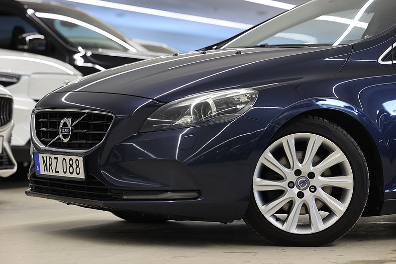 Volvo V40 D2 115hk Momentum Drag Värmare VOC PDC