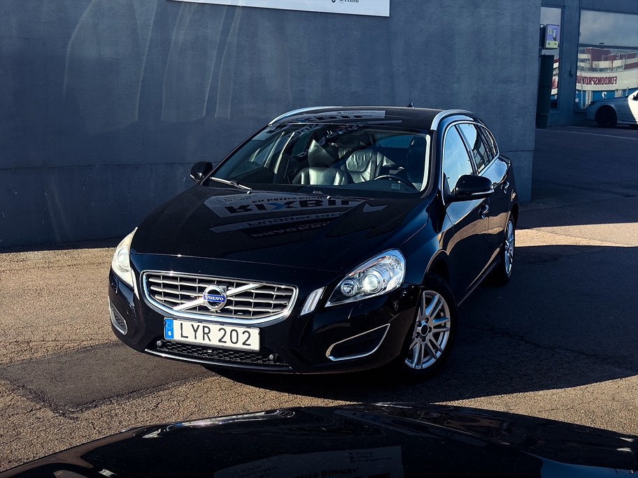 D5 Summum Manuell, 215hk/BT/NAVI/DRAG