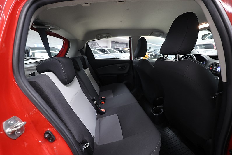 Toyota Yaris 1.5 111hk *Hjulkampanj!* Active B-kamera Bluetooth Farth